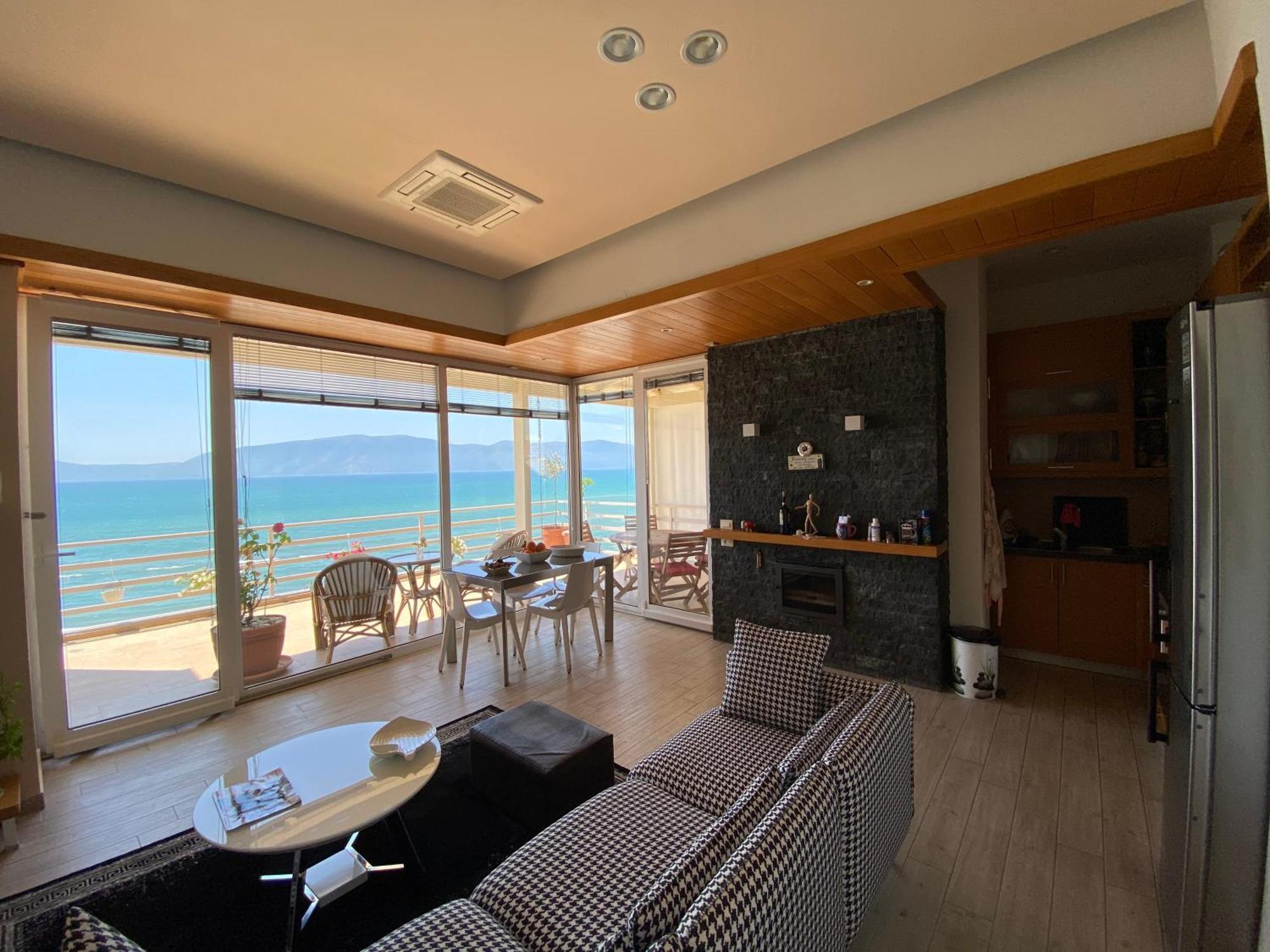 Eka Luxury Two-Bedroom Seaview Apartment Vlore Exterior photo